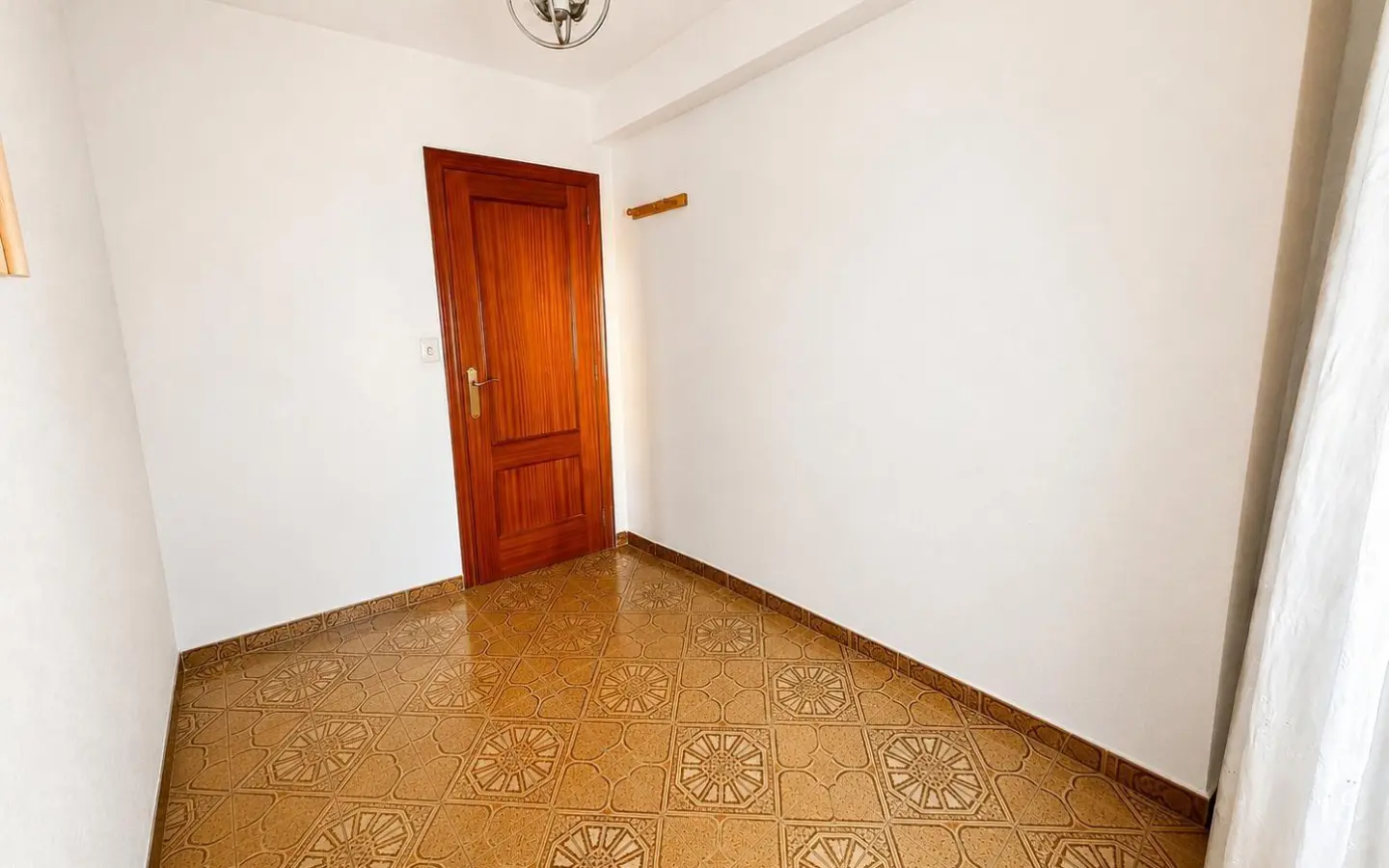 4-bedroom Flat In Alicante, Spain (69 M²)