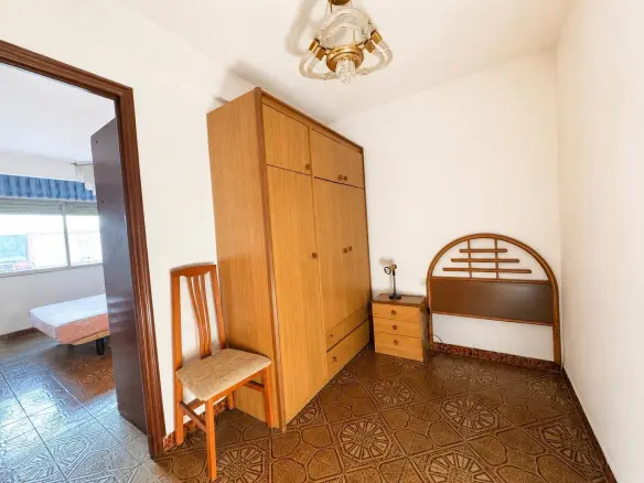 4-bedroom Flat In Alicante, Spain (69 M²)