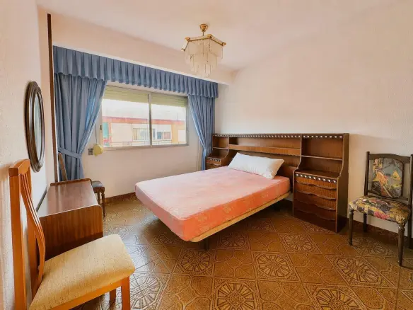 4-bedroom Flat In Alicante, Spain (69 M²)