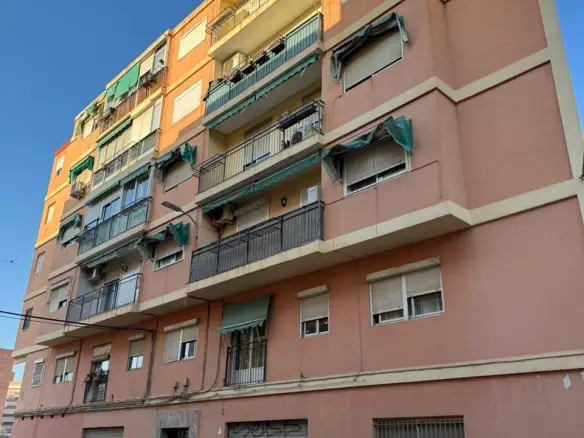 4-bedroom Flat In Alicante, Spain (69 M²)