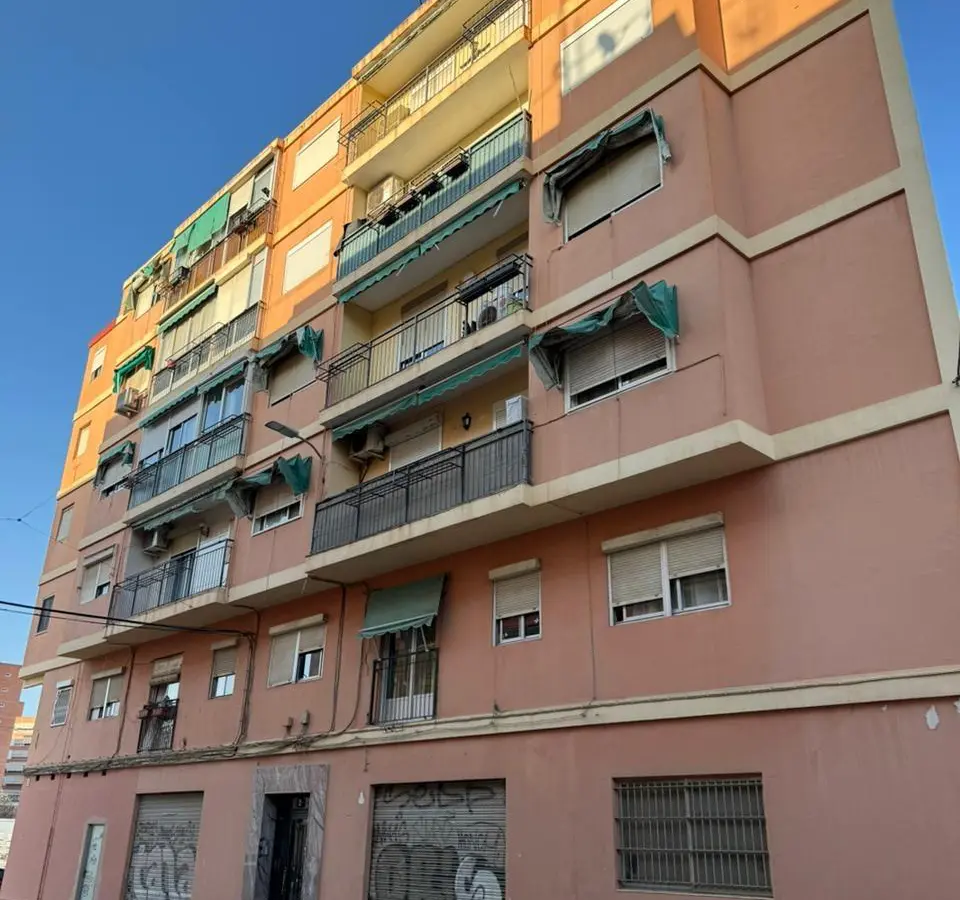 4-bedroom Flat In Alicante, Spain (69 M²)