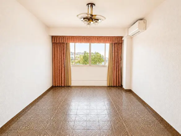 4-bedroom Flat In Alicante, Spain (69 M²)
