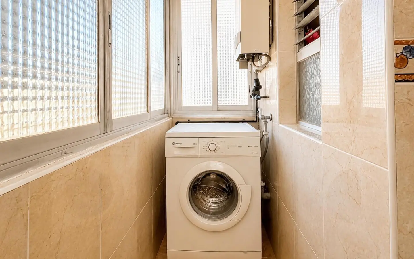 4-bedroom Flat In Alicante, Spain (69 M²)