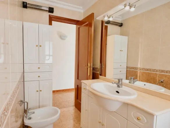 4-bedroom Flat In Alicante, Spain (69 M²)