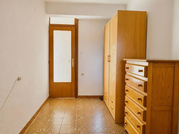 4-bedroom Flat In Alicante, Spain (69 M²)