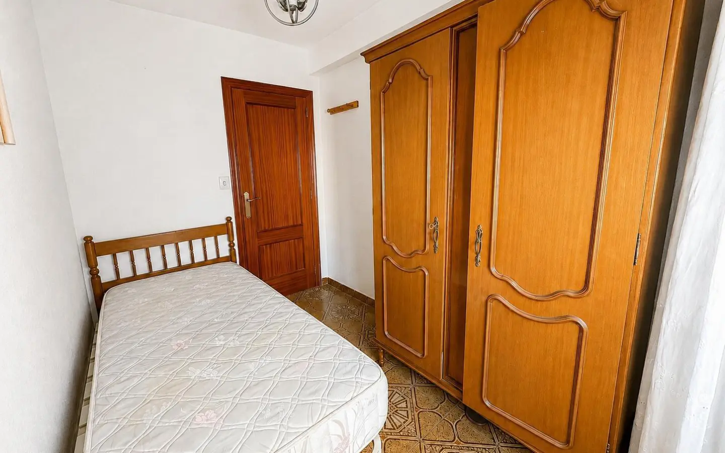 4-bedroom Flat In Alicante, Spain (69 M²)