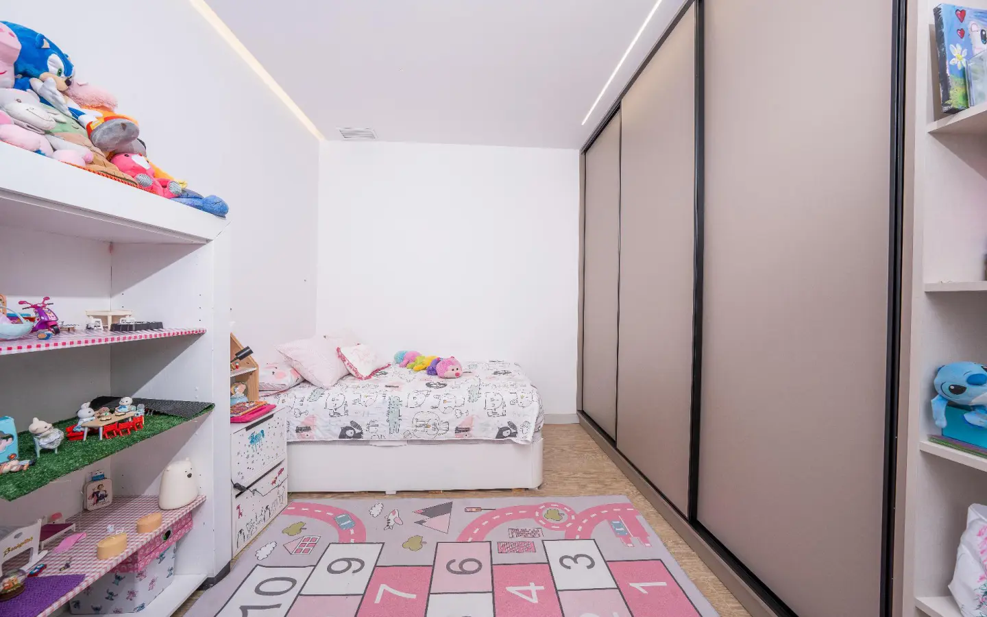 3-bedroom Villa In Castalla, Spain (258 M²)