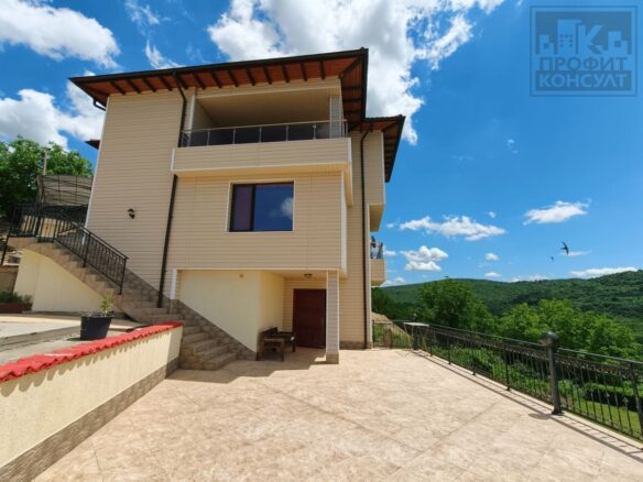 Three-storey House Of 350 M² With Yard In The Village Of Malki Chiflik