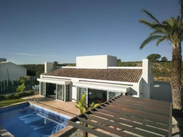 Terraced House Of 78 M² With Garden And Pool In Avileses