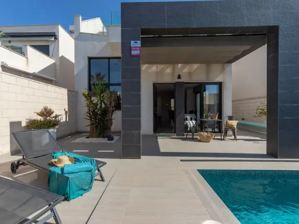 Villa Of 104 M² In Rojales, Spain