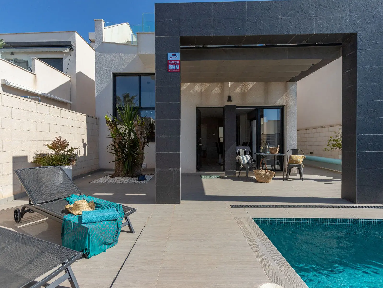 Villa Of 104 M² In Rojales, Spain