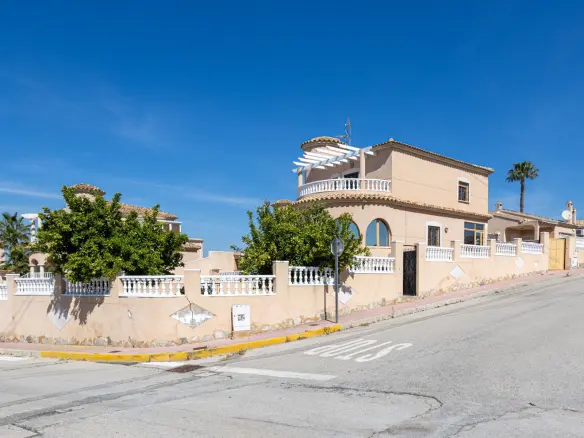 Villa Of 195 M² In Benijofar, Spain
