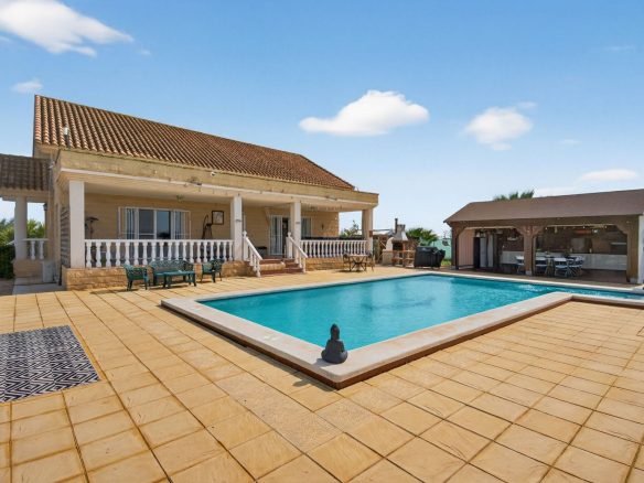 Country House Of 237 M² In Crevillent, Spain