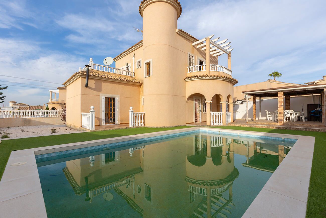 Villa 0 M² In Almoradi, Spain – Mediter Real Estate