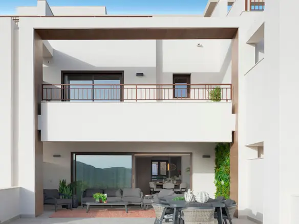 Terraced House Of 197 M² In Istan, Spain