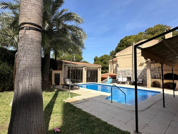 Villa Of 247 M² In Torrevieja, Spain
