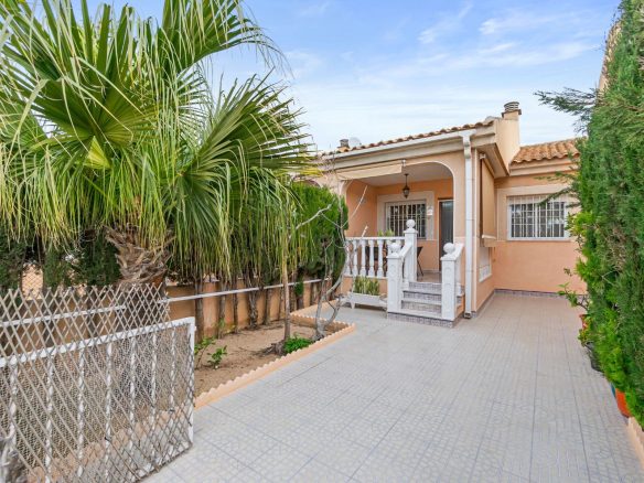 Terraced House Of 72 M² In Santiago De La Ribera, Spain