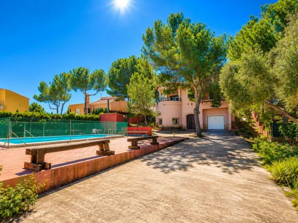 Villa Of 300 M² In San Miguel De Salinas, Spain