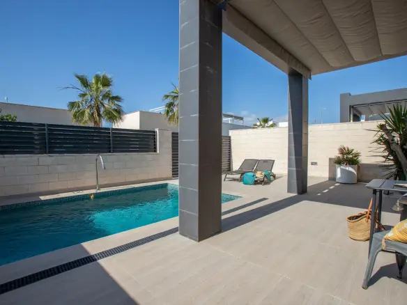 Villa Of 104 M² In Rojales, Spain