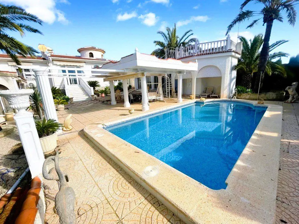 Villa Of 212 M² In Rojales, Spain