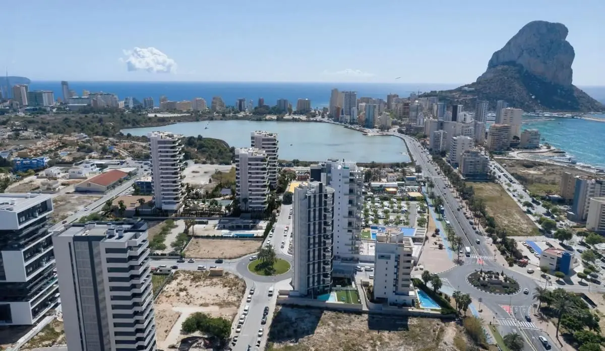 Commercial Unit Of 424 M² In Calpe, Spain