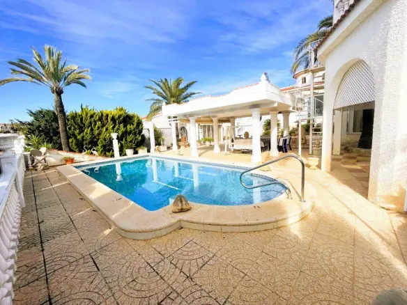 Villa Of 212 M² In Rojales, Spain