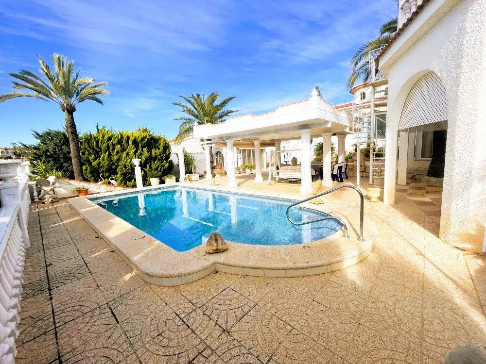 Villa Of 212 M² In Rojales, Spain