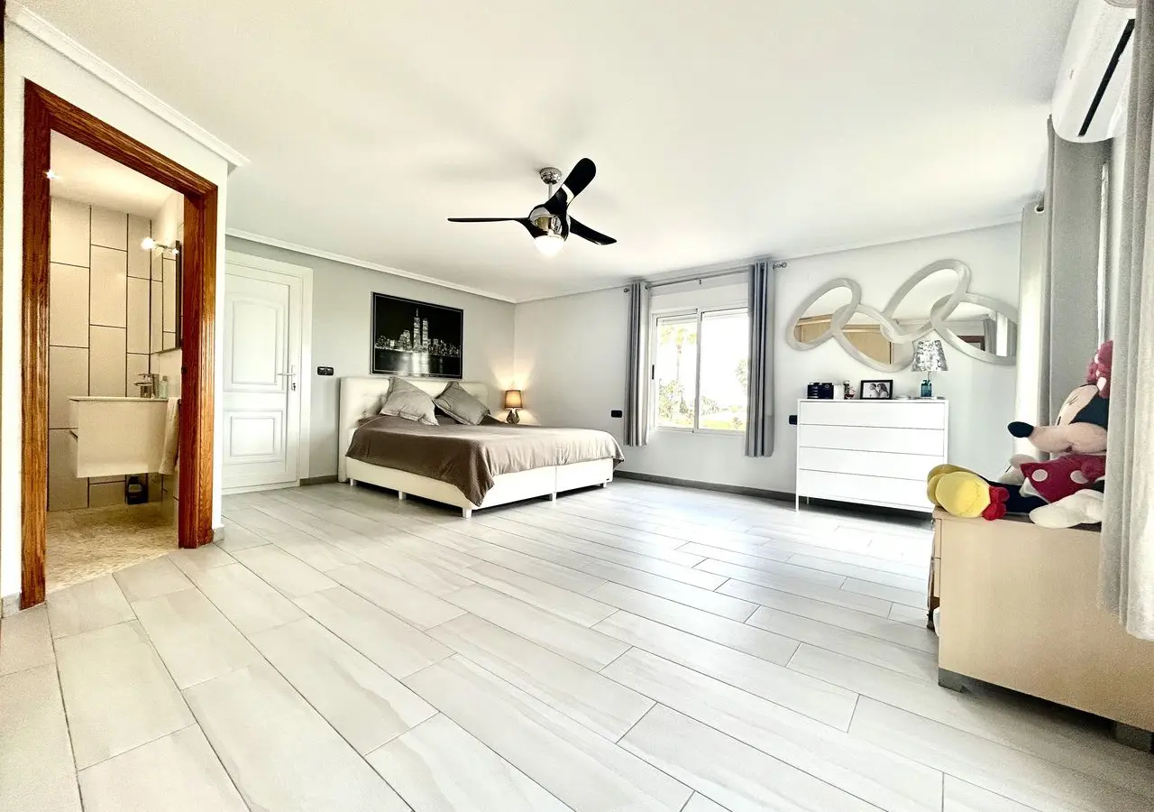 Villa Of 540 M² In Catral, Spain