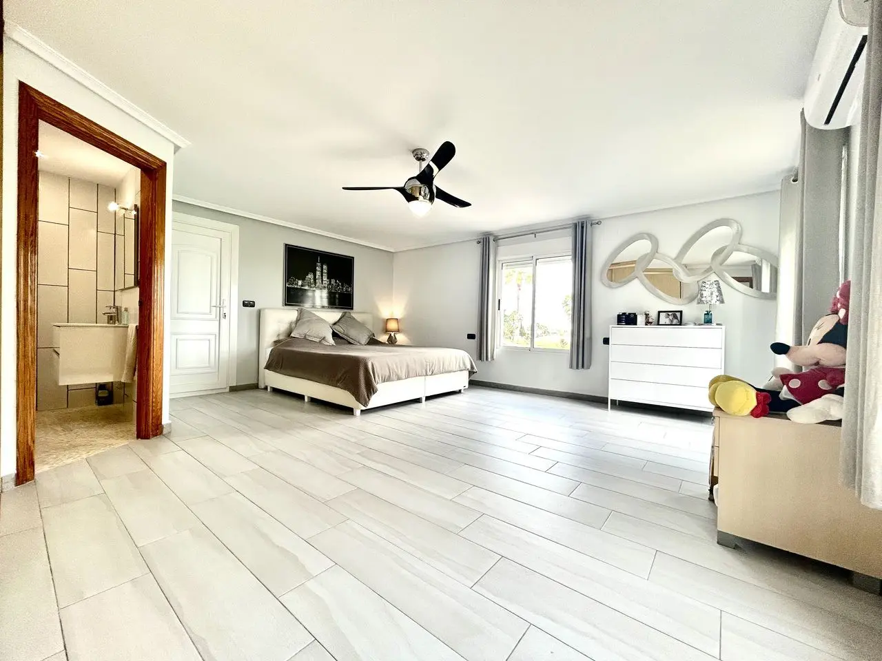 Villa Of 540 M² In Catral, Spain