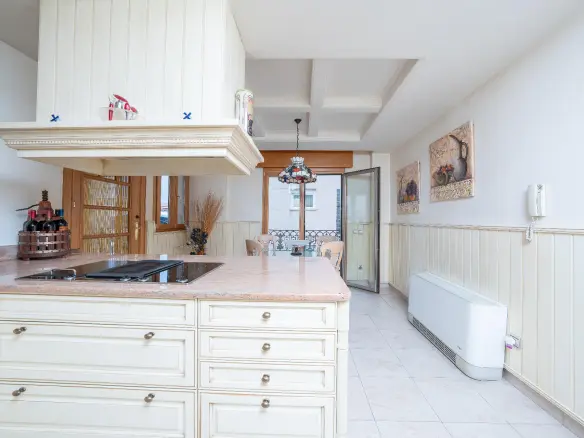 3-bedroom Terraced House In Novelda, Spain (230 M²)