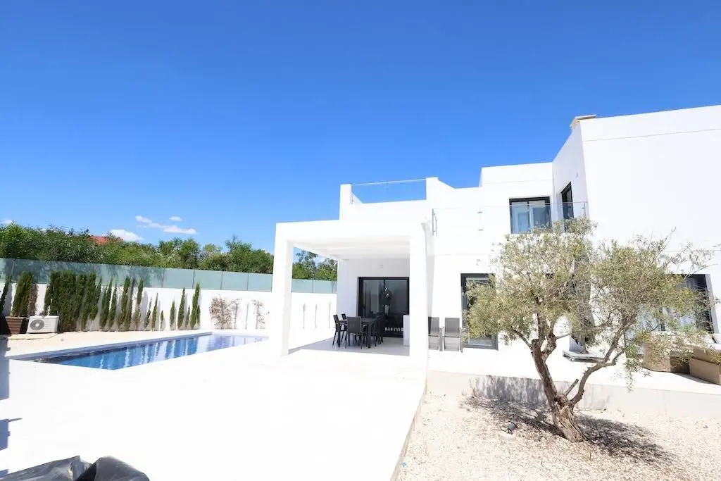 Villa Of 162 M² In Rojales, Spain