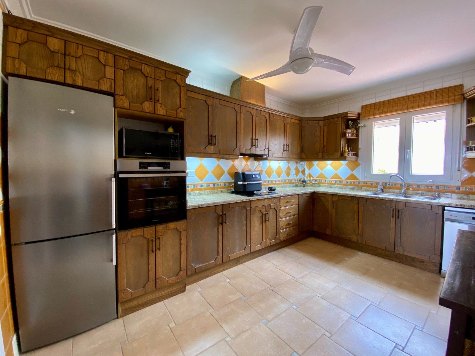 Villa Of 274 M² With Mediter Real Estate Services In Algorfa, Spain