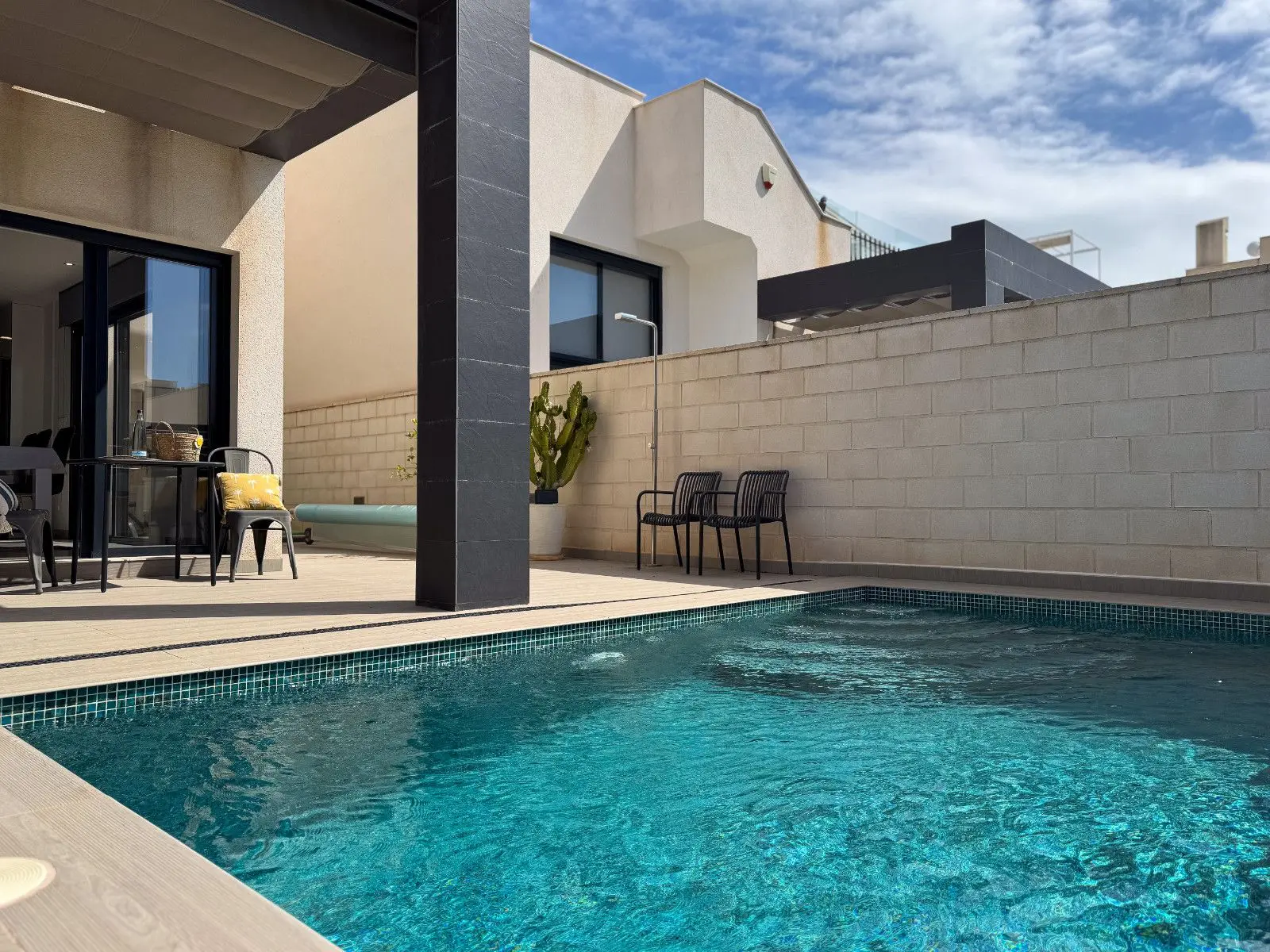 Villa Of 104 M² In Rojales, Spain