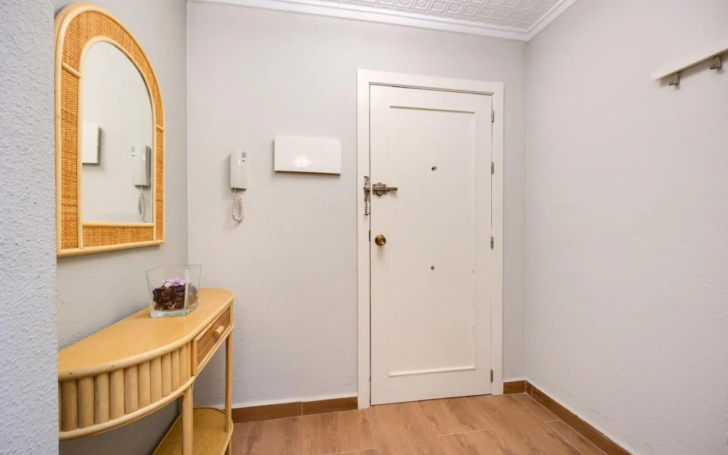 Apartment Of 115 M² With Sea View In Torrevieja, Spain