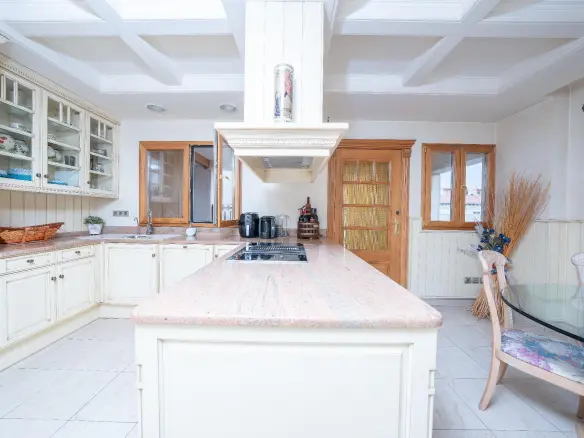 3-bedroom Terraced House In Novelda, Spain (230 M²)