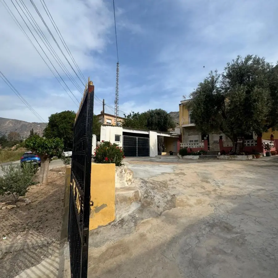 House Of 350 M² In Orihuela, Spain