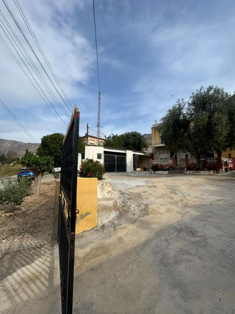 House Of 350 M² In Orihuela, Spain