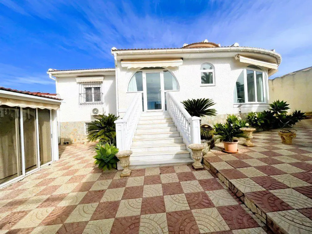 Villa Of 212 M² In Rojales, Spain