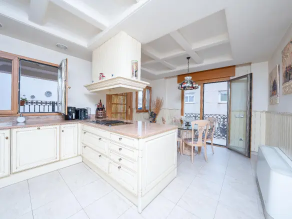 3-bedroom Terraced House In Novelda, Spain (230 M²)