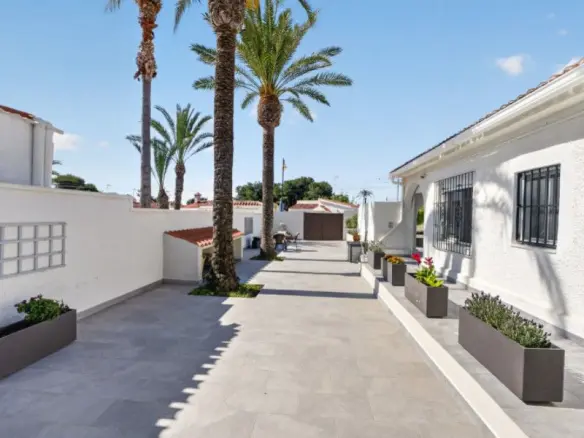 House Of 408 M² In Torrevieja, Spain