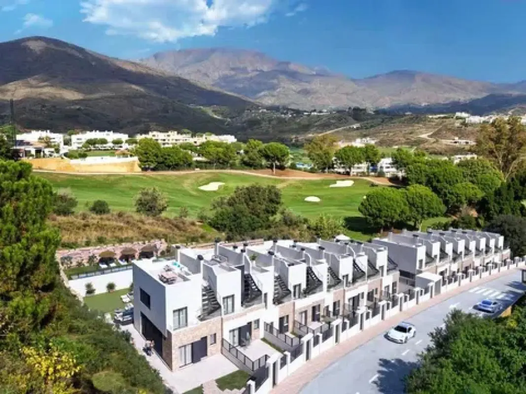 Terraced House Of 217 M² With Sea Views In Mijas, Spain