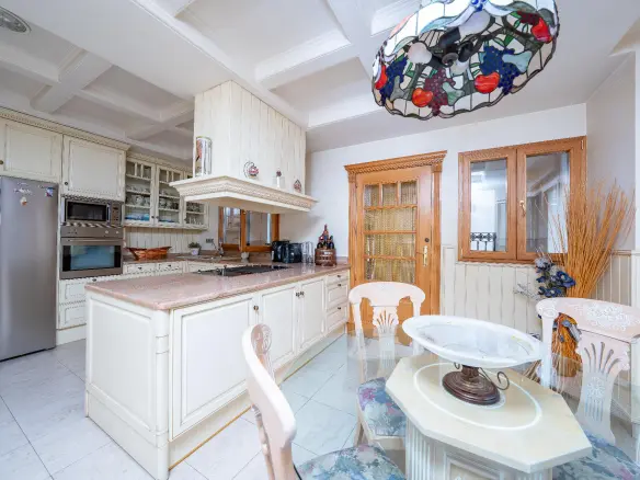 3-bedroom Terraced House In Novelda, Spain (230 M²)