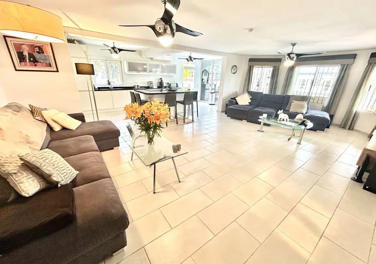 Villa Of 540 M² In Catral, Spain