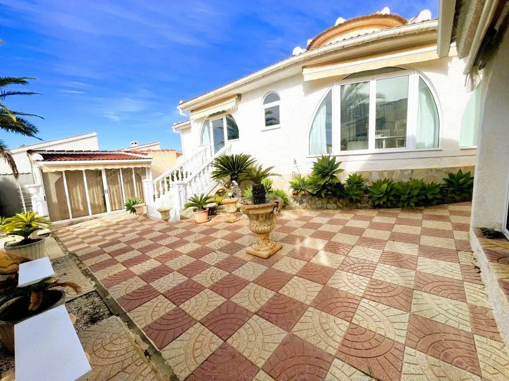 Villa Of 212 M² In Rojales, Spain