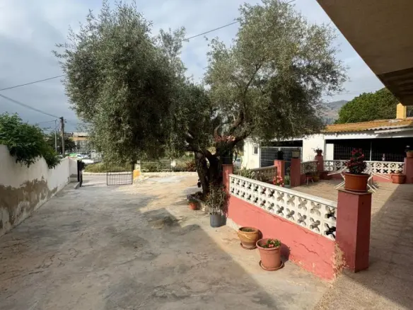 House Of 350 M² In Orihuela, Spain
