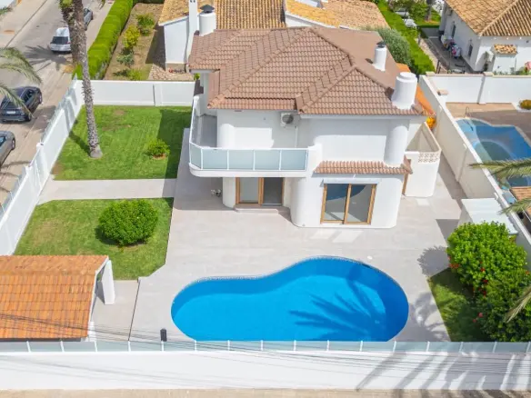 Villa Of 156 M² In Cabo Roig, Spain
