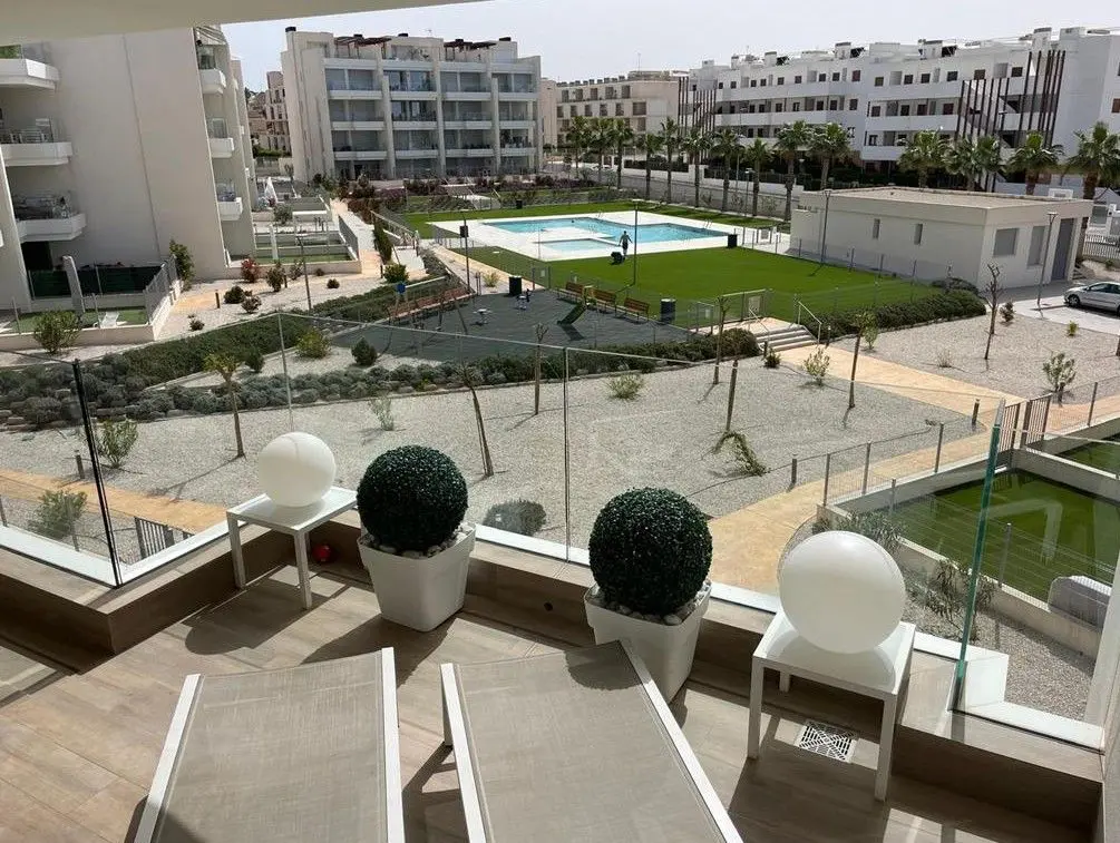 Apartment Of 94 M² With Features In Orihuela Costa, Spain