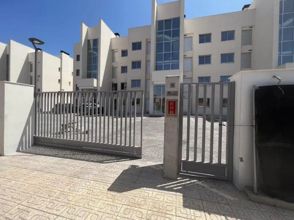 Apartment Of 94 M² With Features In Orihuela Costa, Spain
