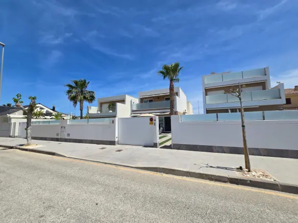 Villa Of 111 M² In Pilar De La Horadada