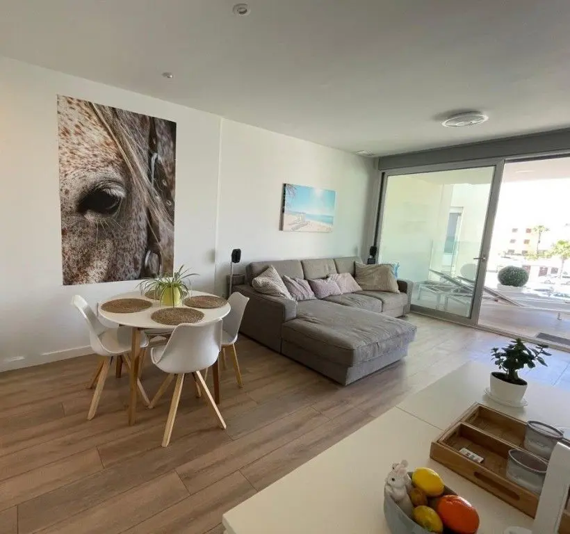 Apartment Of 94 M² With Features In Orihuela Costa, Spain
